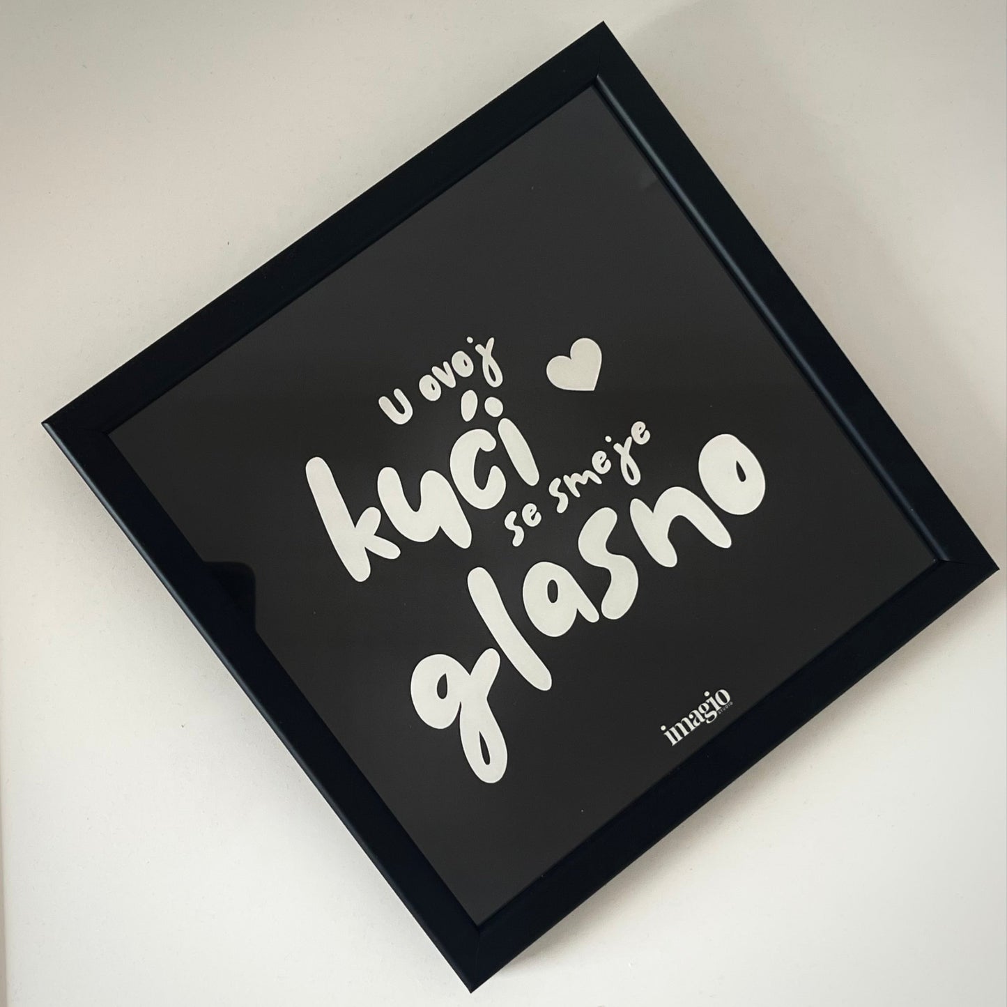 Minijatura Black Edition - U ovoj kući se smeje glasno