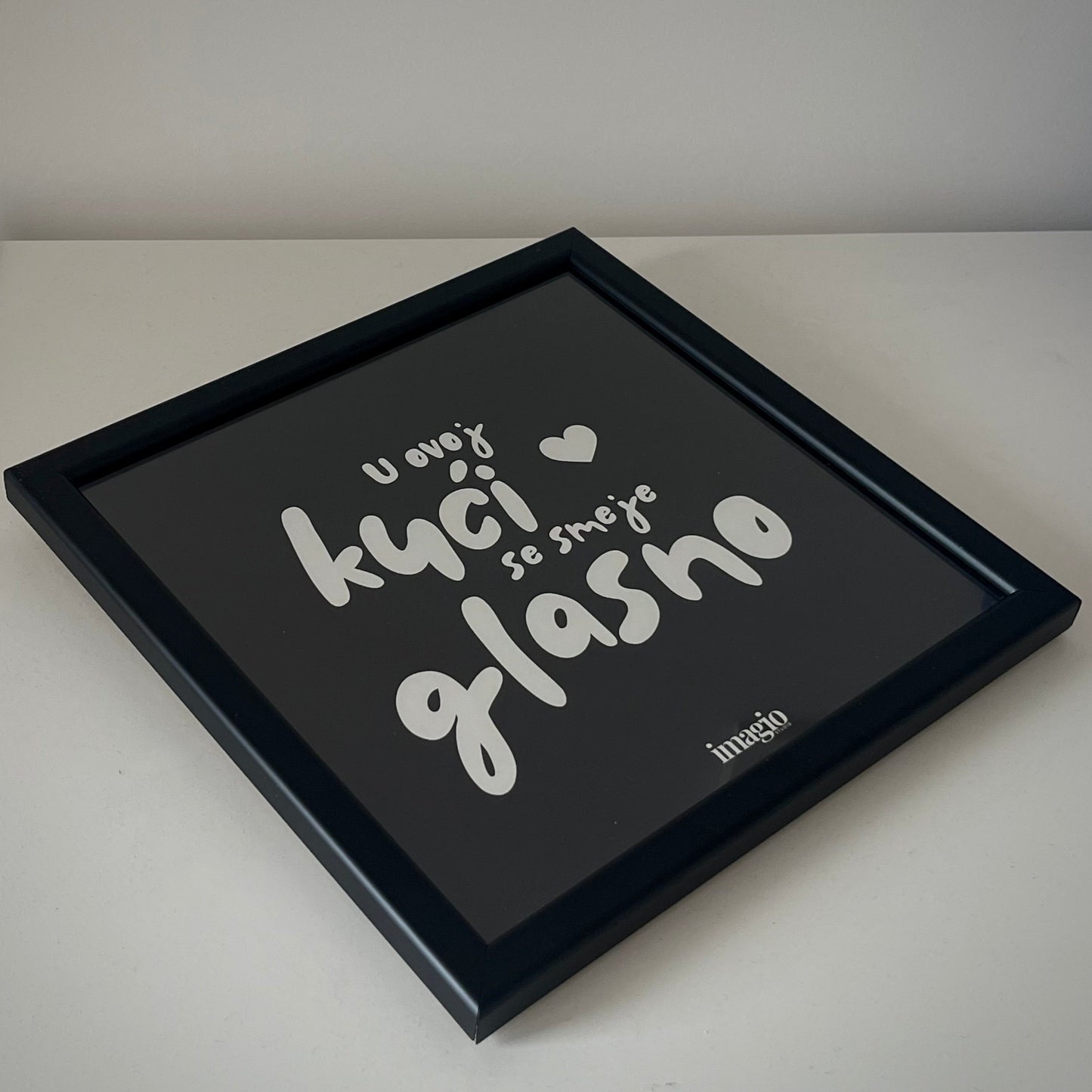 Minijatura Black Edition - U ovoj kući se smeje glasno