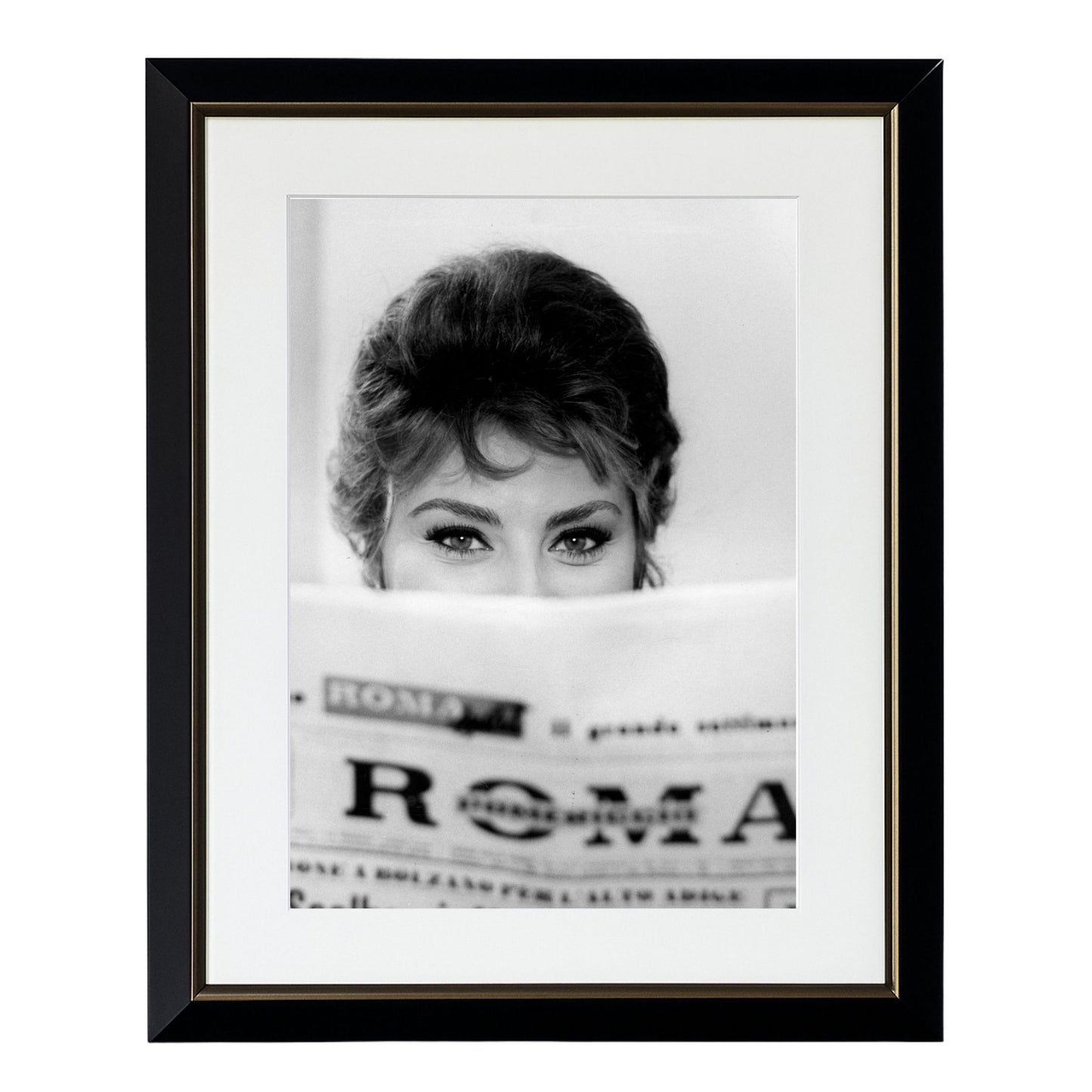 Sophia Loren reading newspaper (1961) - Uramljena slika - Više ramova